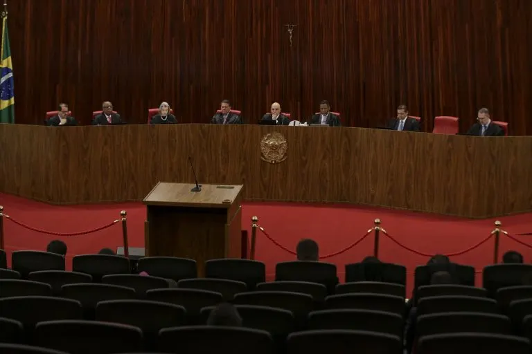 Decisão do TSE que tornou Jair Bolsonaro inelegível repercute entre líderes na Câmara