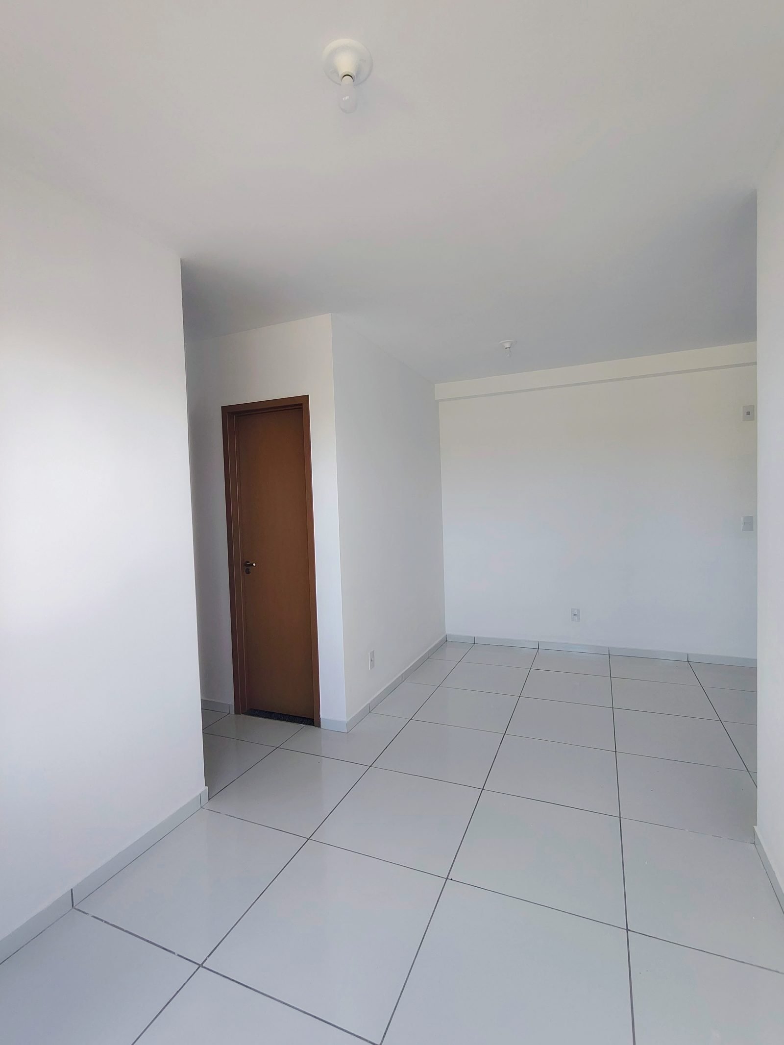 Apartamento com 2 quartos para passar chave, condomínio Village das Árvores 1